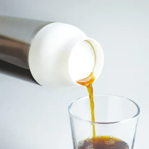 Kinto Capsule Cold Brew Carafe auto-tilt lid